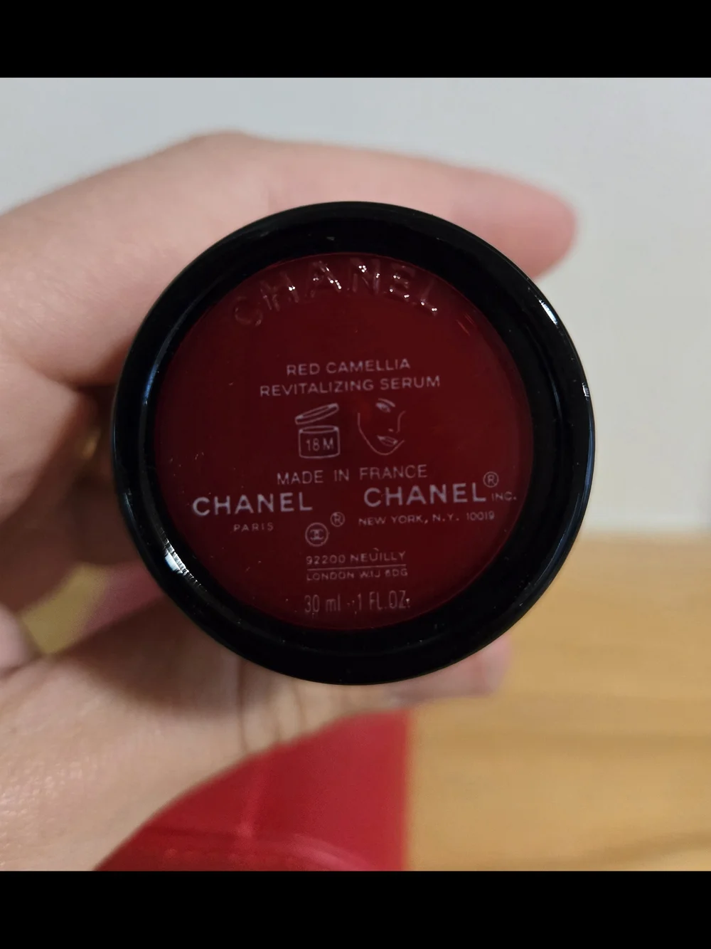 CHANEL N°1 Red Revitalizing Serum and Case